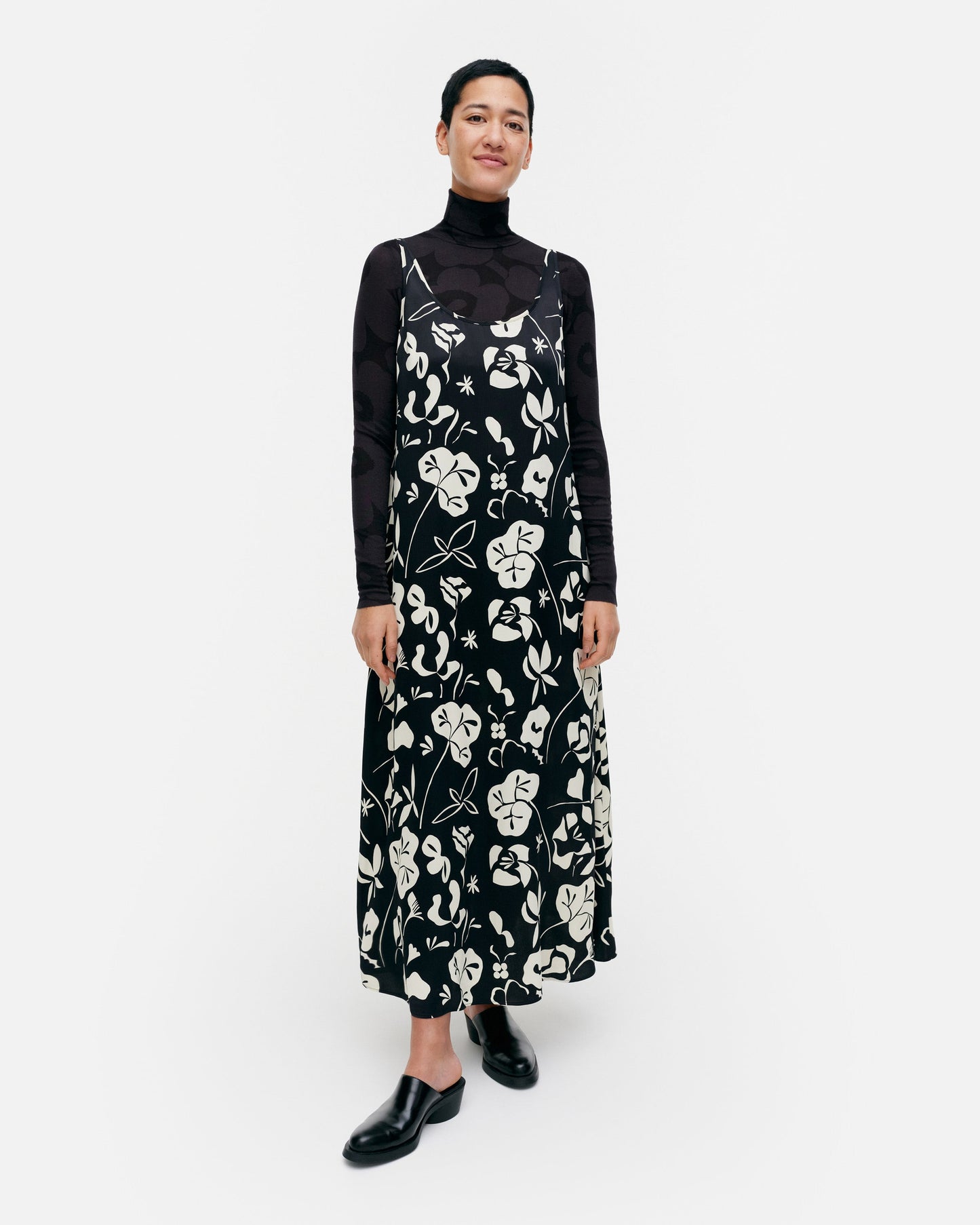 Seurassa Nokturno satin dress - Marimekko VN