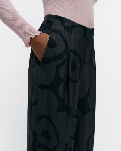 Nähtävyys Unikko Trousers