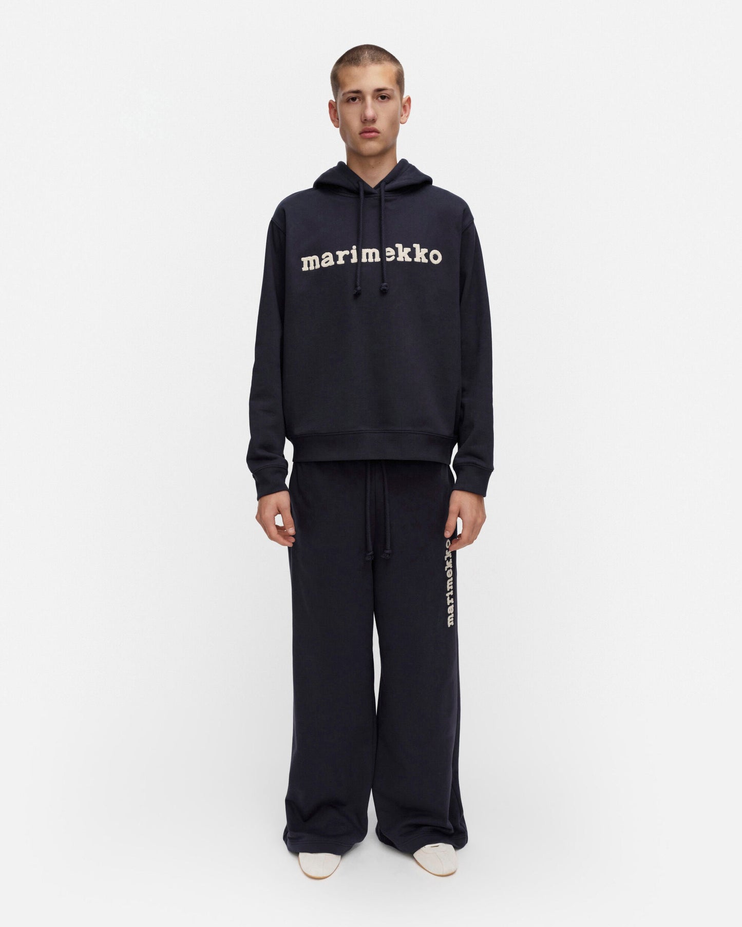Skripti Logo Placement Kioski hoodie