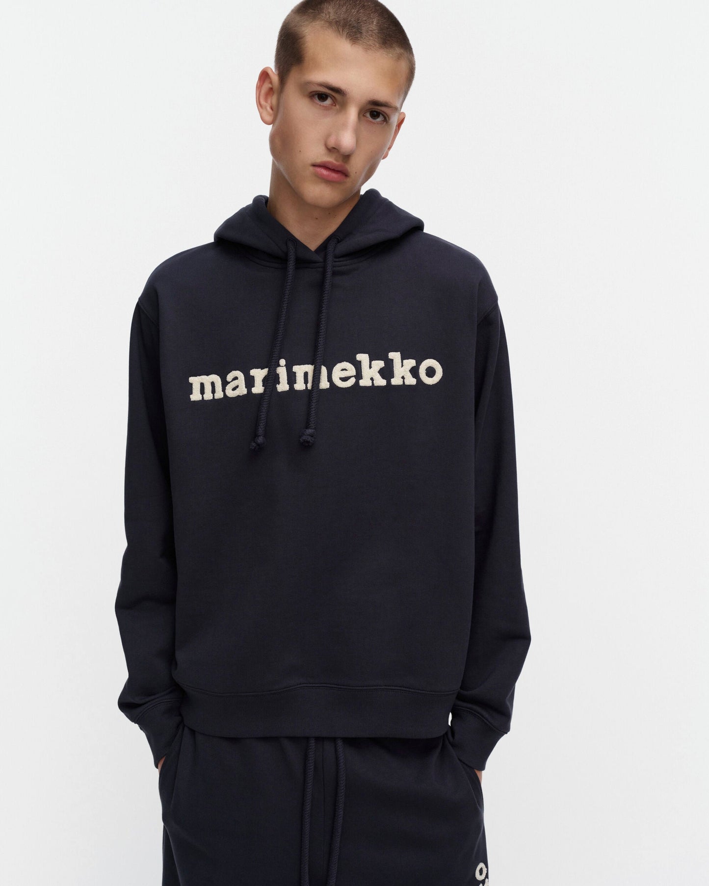 Skripti Logo Placement Kioski hoodie
