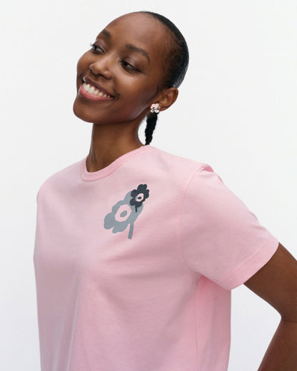 Rauha Unikko Placement Kioski t-shirt